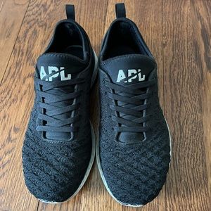 Women’s APL tech loom phantom - size 8 in BLACK on white